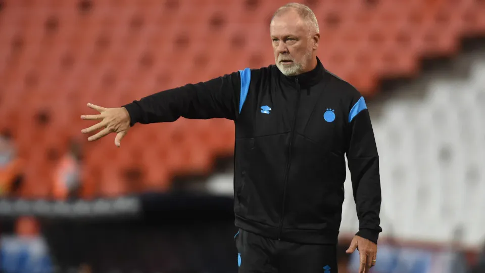 Banco resolve, Grêmio supera sustos e bate Vitória pelo Brasileirão